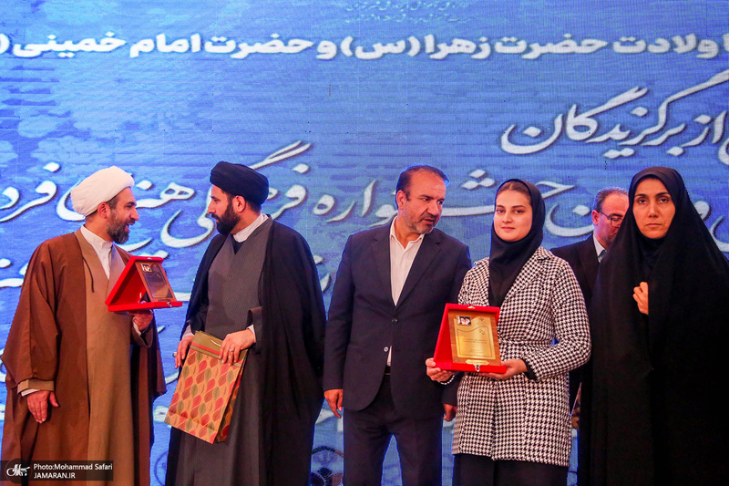 مراسم تجلیل از دانش آموزان برگزیده فرهنگی، هنری و قرآن، عترت و نماز منطقه 19