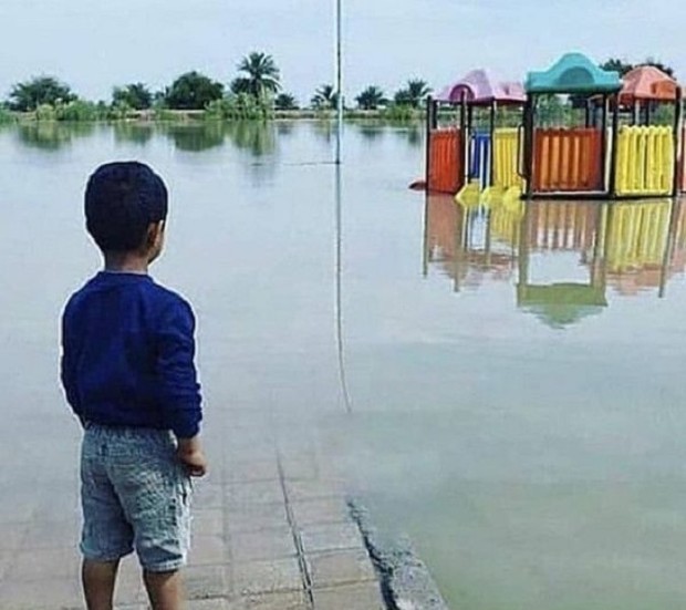 پویشی مهربانانه برای بازگشت شادابی به کودکان سیل زده