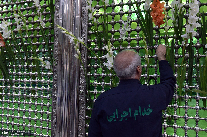 مراسم گل افشانی حرم مطهر امام خمینی (س)