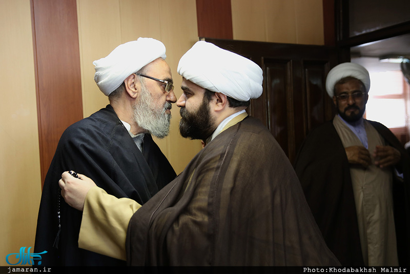 حضور سید حسن خمینی در مراسم ختم والده حجت الاسلام والمسلمین آشتیانی 