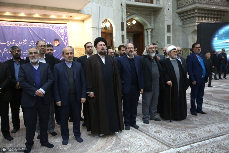 تجدید میثاق رئیس و جمعی از مدیران سازمان صداوسیما با آرمان‌های امام خمینی(س)-2