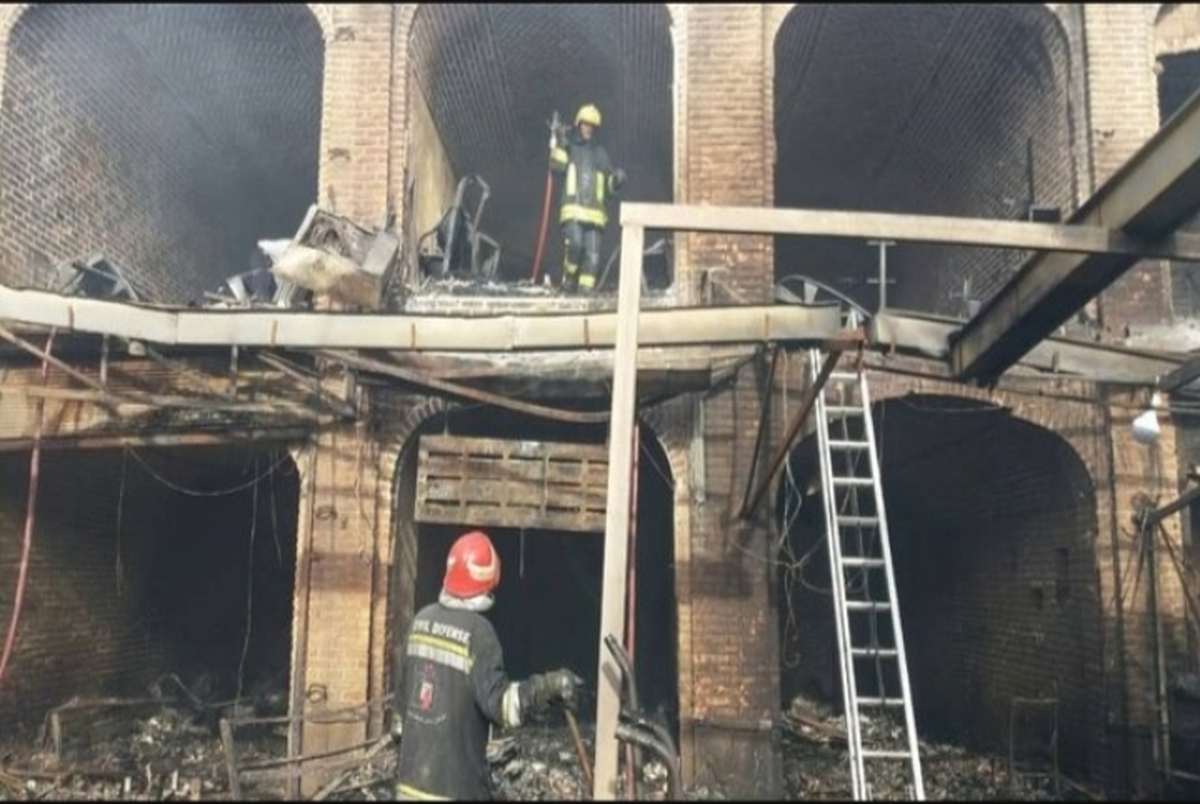 خسارت به ۱۰۰ مغازه در آتش سوزی بازار تبریز +تصاویر 