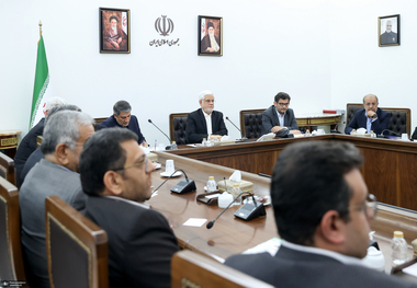 عارف: بخش خصوصی با وجود نوپا بودن در کشور خوش درخشید/ با اعتماد به بخش خصوصی بیش از تصور پاسخ گرفتیم/ با تلاش‌های فعالان صنعت سیمان در تولید این محصول از نظر کمی و کیفی به وضعیت خوب و قابل قبولی رسیدیم