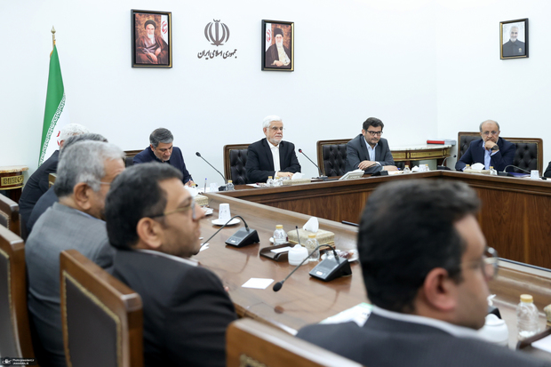 عارف: بخش خصوصی با وجود نوپا بودن در کشور خوش درخشید/ با اعتماد به بخش خصوصی بیش از تصور پاسخ گرفتیم/ با تلاش‌های فعالان صنعت سیمان در تولید این محصول از نظر کمی و کیفی به وضعیت خوب و قابل قبولی رسیدیم