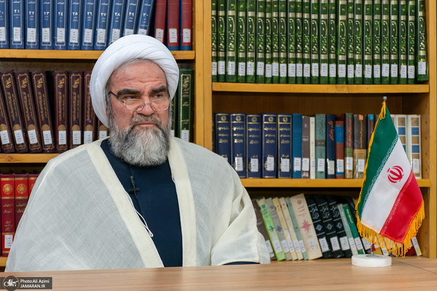 آیت‌الله غرویان: صداوسیما القای اختلاف می‌کند/ رئیس قوه قضاییه به اختلاف افکنی ها ورود کند/ باید مذاکرات را ادامه دهیم/ تندروی در جایگاه نماز جمعه عین معصیت است/ لازم است در داخل وحدت داشته باشیم، در خارج هم روی بعضی چیزها تفاهم کنیم