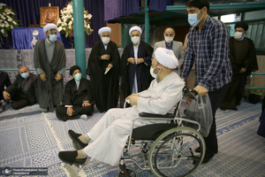 مراسم تشییع حجت الاسلام و المسلمین محتشمی پور در حسینیه جماران