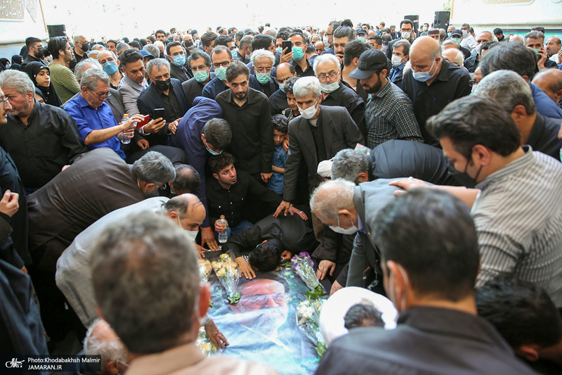 خاکسپاری پیکر حجت الاسلام و المسلمین سید محمود دعایی در حرم امام خمینی (س)