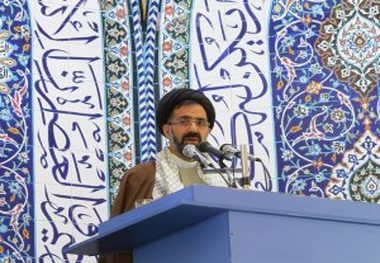 امام جمعه ساوه: تجلیل از امام راحل فریضه ای سیاسی و انقلابی است