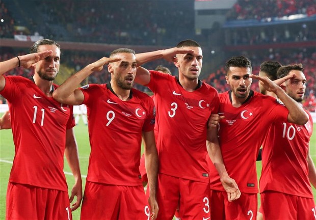 احتمال جریمه سنگین ترکیه از سوی یوفا بابت سلام نظامی بازیکنان این تیم
