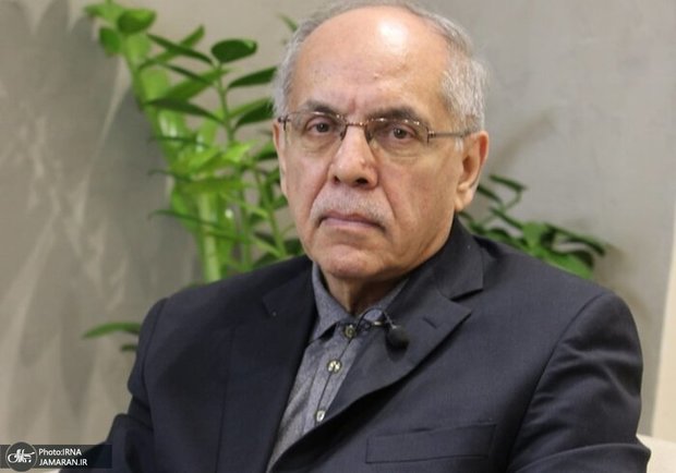 «کوروش احمدی»، کارشناس روابط بین‌الملل: ترامپ بر اینکه "ایران نباید بمب اتمی بسازد" متمرکز بوده و صحبت چندانی راجع به موضوعات دیگر نکرده/ از آنجا که مقامات ما نیز مکررا گفته‌اند که در پی ساخت سلاح اتمی نیستند، ممکن است طرفین بتوانند به توافق برسند