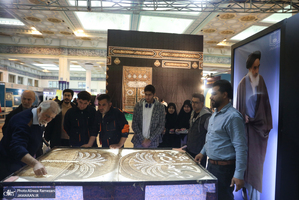 غرفه موسسه تنظیم و نشر آثار امام خمینی (س) در سی و دومین نمایشگاه بین المللی قرآن کریم-2