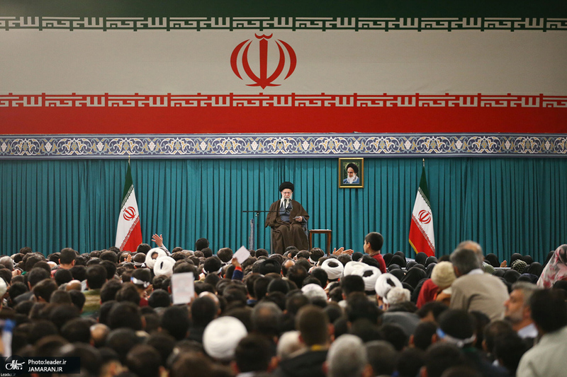 دیدار جمعی از رأی اولی‌ها و خانواده‌های شهدا با رهبر معظم انقلاب