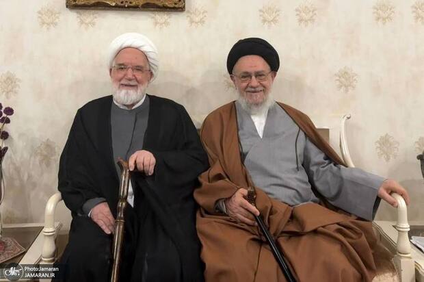 دیدار آیت‌الله موسوی خوئینی‌ها با مهدی کروبی + عکس