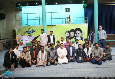 بازدید جمعی از دانشجویان زبان فارسی از بیت امام در جماران