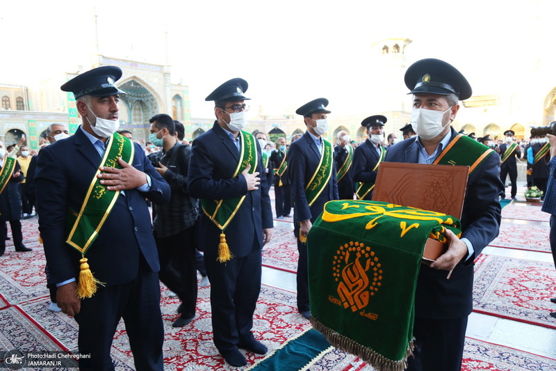 آیین تعویض پرچم گنبد حرم حضرت معصومه(س) و آغاز دهه کرامت