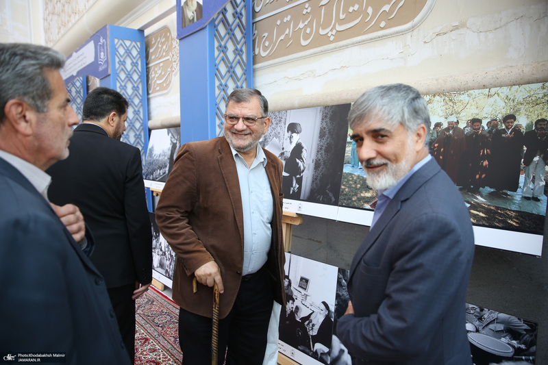 بازدید رئیس مجلس از نمایشگاه عکس امام خمینی