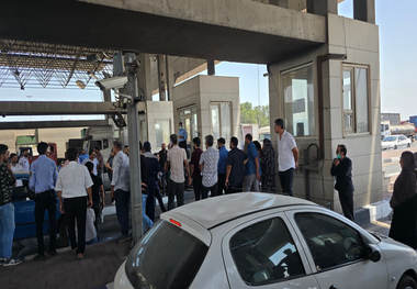 تجمع خانواده مفقودان حادثه بندر شهید رجایی + عکس