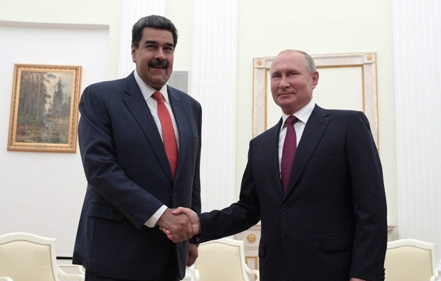 ابراز همبستگی پوتین با ونزوئلا در تماس با مادورو