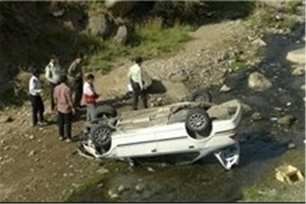 سقوط خودروی مرکز بهداشت الیگودرز به دره