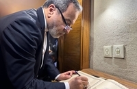 بازدید عراقچی از منزل رهبر معظم انقلاب (2)