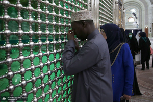 ادای احترام شرکت کنندگان در هفتمین اجلاس بین المللی مجمع جهانی اهل بیت(ع) به مقام شامخ امام راحل