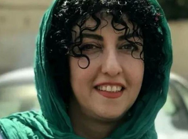 وکیل: نرگس محمدی به هفت سال و نیم حبس و دو سال تبعید محکوم شد