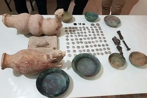 کشف ۷ مجسمه عتیقه دوره هخامنشی در شهرستان رودان