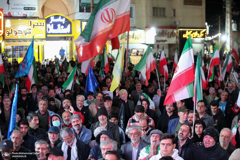 حرکت دسته مردمى پرچمداران ایران به مناسبت روز جمهوری اسلامی ایران-۲