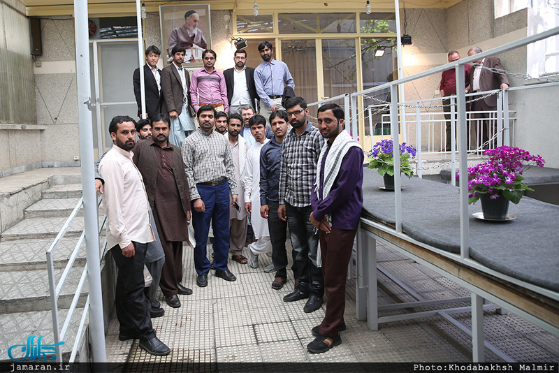 بازدید جمعی از دانشجویان زبان فارسی از کشورهای هند، پاکستان ،عراق ، سودان،مالزی از بیت امام در جماران