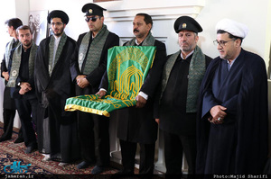 حضور کاروان زیر سایه خورشید در بیت تاریخی امام(س) در خمین