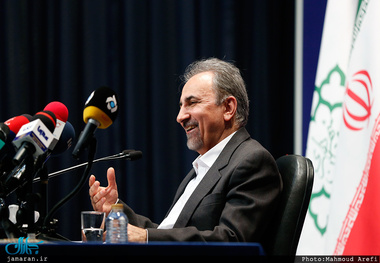 پاسخ شهردار تهران به سوال مربوط به استعفایش با قرائت شعر مولانا!