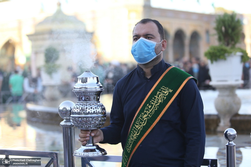 آیین تعویض پرچم گنبد حرم حضرت معصومه(س) و آغاز دهه کرامت