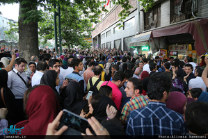 شادی مردم تهران پس از اعلام نتایج انتخابات ۲۹ اردیبهشت 