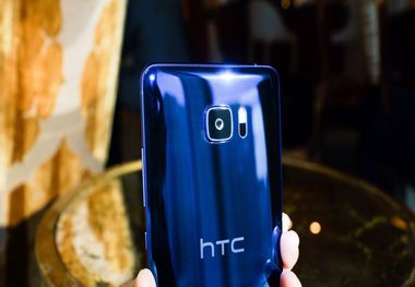 کاهش ۳۳ درصدی درآمدزایی HTC نسبت به پارسال