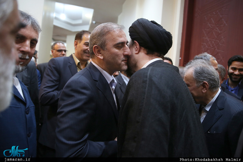 ادای احترام شهردار و اعضای شورای شهر پنجم نسبت به مقام شامخ حضرت امام(س)