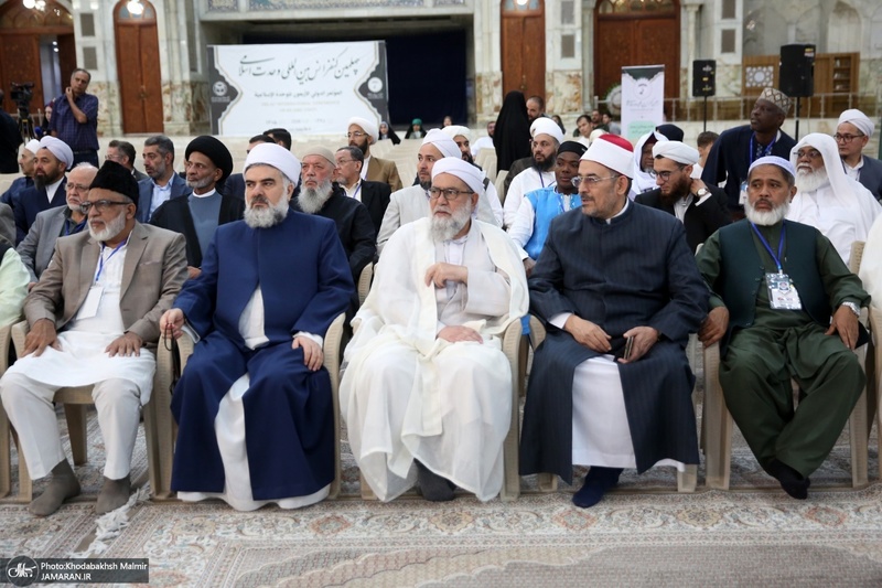 ادای احترام مهمانان خارجی کنفرانس وحدت اسلامی به مقام شامخ حضرت امام خمینی (س)