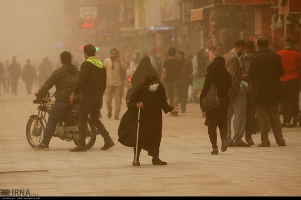 گرد و غبار همچنان در آسمان خوزستان ماندگار است