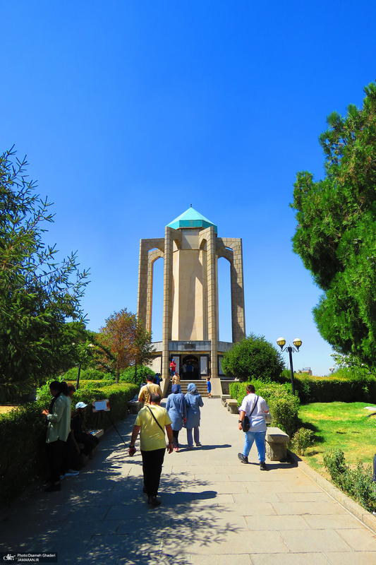 آرامگاه باباطاهر همدان