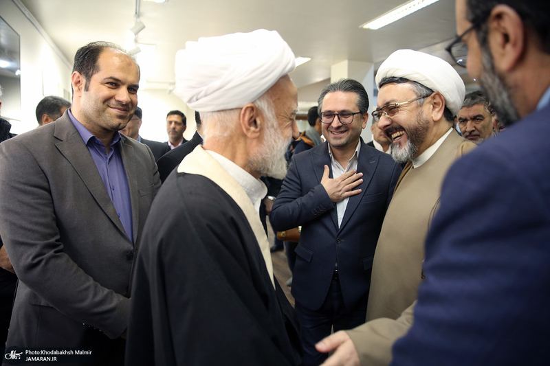 بازدید آیت الله دری نجف آبادی از نمایشگاه عکس امام دل‌ها‎