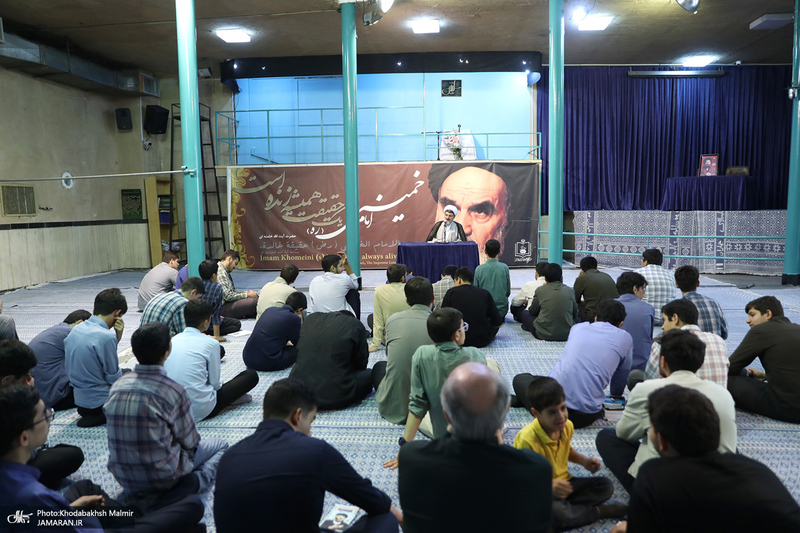 بازدید جمعی از دانش آموزان دبیرستان علوم و معارف اسلامی شهید مطهری (ره) از جماران