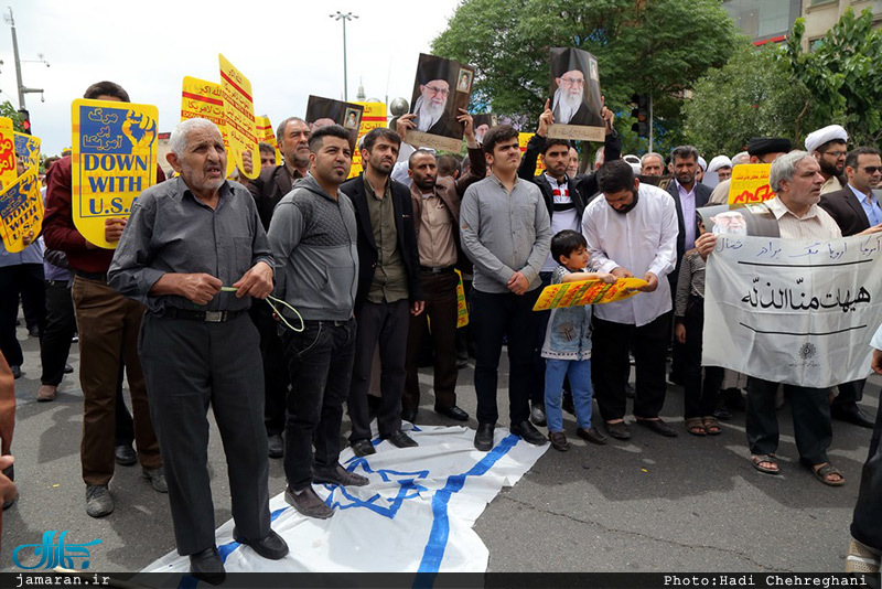 راهپیمایی نمازگزاران نماز جمعه قم در واکنش به خروج آمریکا از برجام