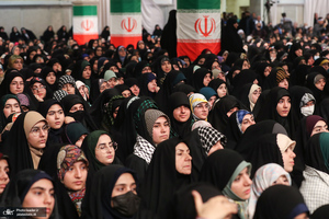 دیدار جمعی از رأی اولی‌ها و خانواده‌های شهدا با رهبر معظم انقلاب