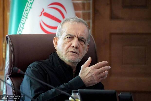پزشکیان: اگرچه صداوسیما تنها بخشی از سخنان رهبر شهید درباره عدم مذاکره را پخش می‌کنند، اما در جلسات خصوصی با معظم‌له، ایشان بر ضرورت خاتمه دادن به این وضعیت تأکید داشتند/ برخی سخنان نادرست و بی‌توجه به ابعاد مختلف، موجب کوچک نمایی دستاوردها می‌شود