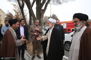 بازدید آیت الله دری نجف آبادی از نمایشگاه عکس امام دل‌ها‎