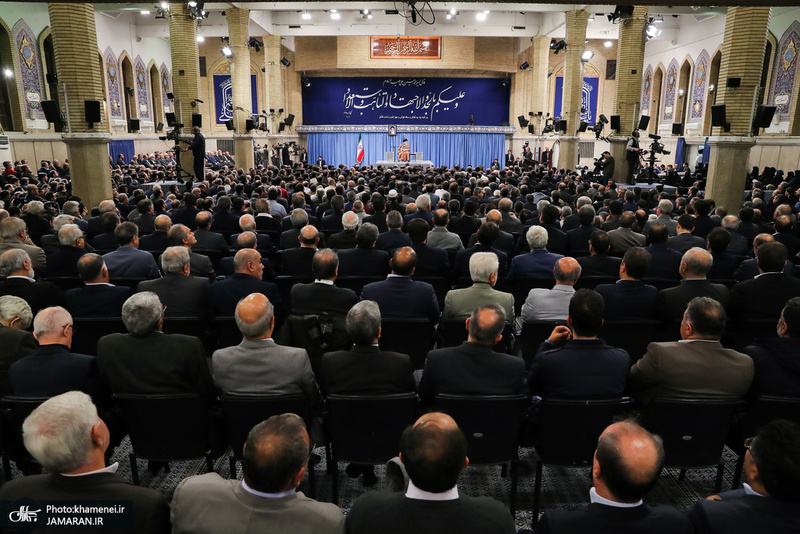دیدار جمعی از تولیدکنندگان، کارآفرینان و فعالان اقتصادی با رهبر معظم انقلاب
