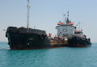 توقیف دو نفتکش متخلف در خلیج فارس توسط نیروی دریایی سپاه + عکس