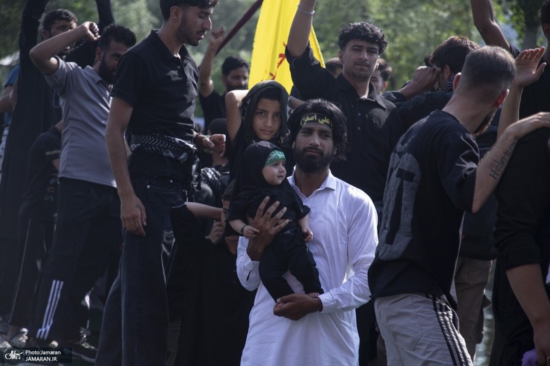 عزاداری سنتی کشمیری‌ها روی قایق