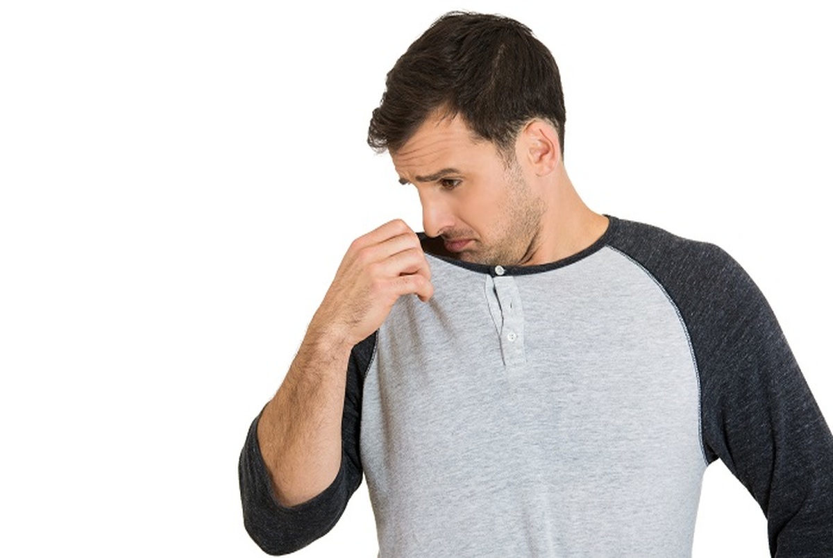 روش های از بین بردن بوی دود از روی لباس