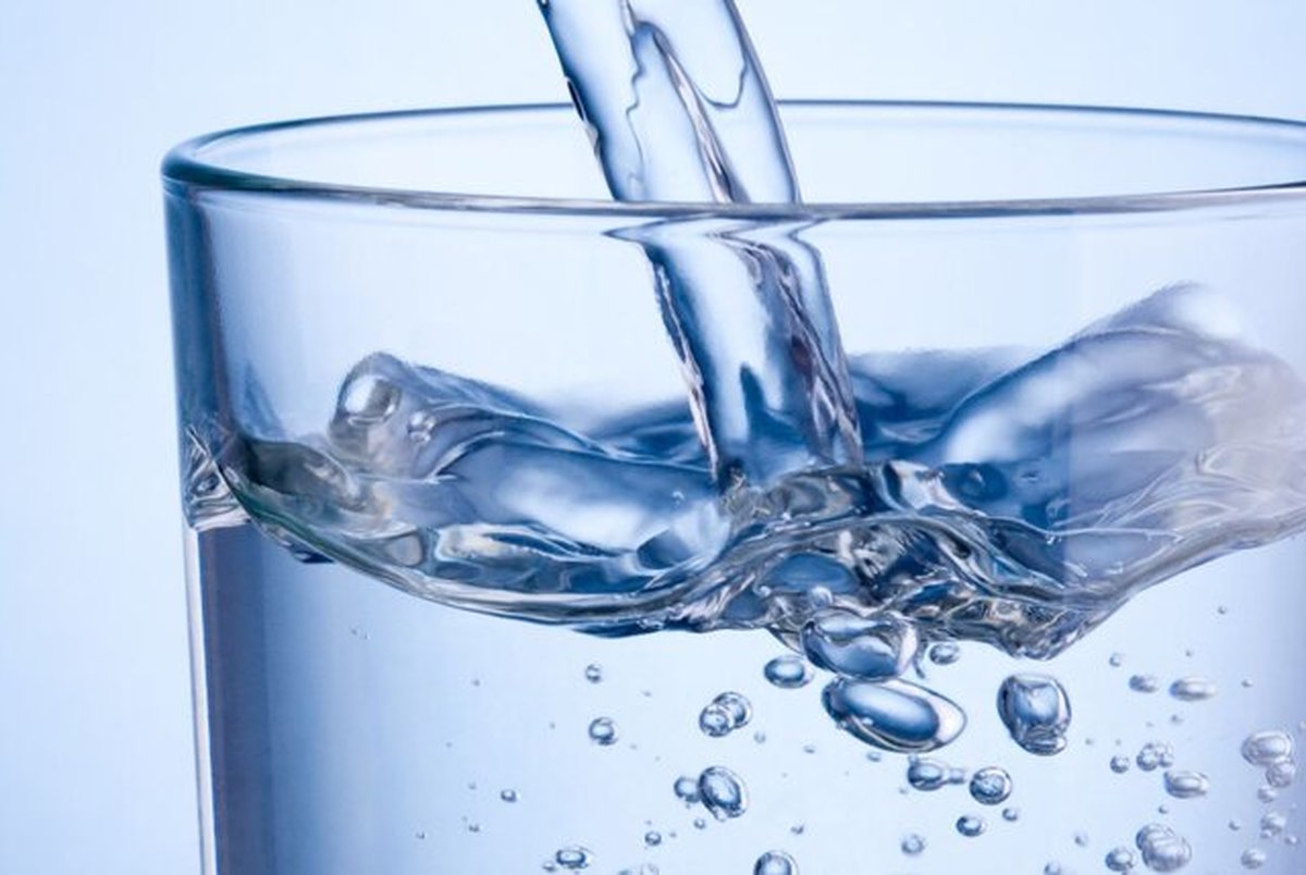 20 عارضه جدی نوشیدن آب یخ 