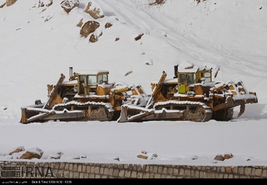 برف راه 100 روستای دلفان لرستان را بست